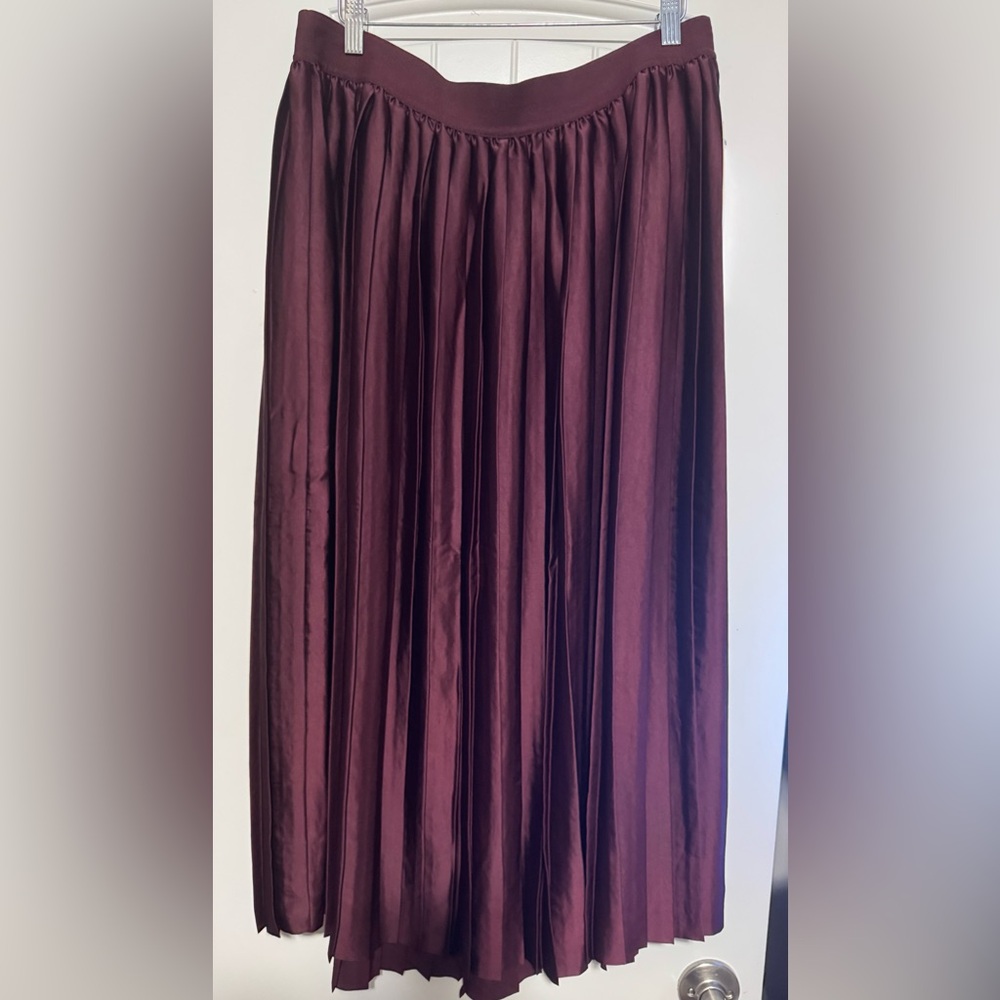 Lululemon Athletica SATIN PLEATED MIDI Skirt SZ XL GARNET